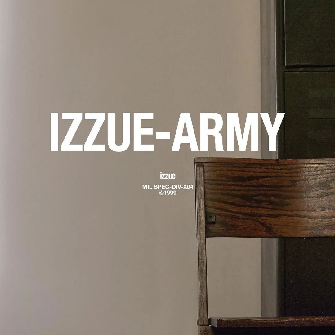 这T恤不只灰绿，还有两面人生！AMRY军事风+户外实穿，口袋细节藏惊喜