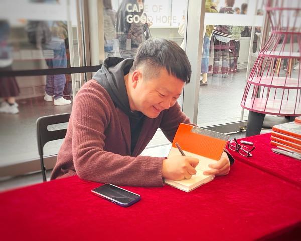 ChatGPT挑战下,写作与阅读的意义何在?作家韩松落的新书探索答案… ChatGPT挑战下,写作与阅读的意义何在?作家韩松落的新书探索答案…