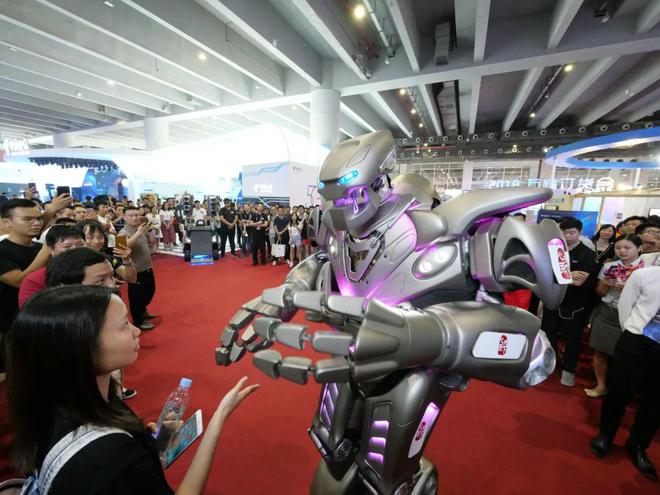 暂停竞赛，让科技为人类服务？人工智能伦理呼唤'刹车'！