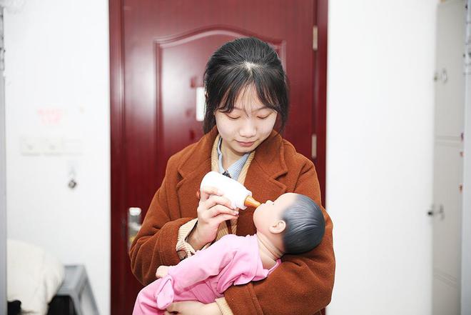 ChatGPT掀起教育风暴，学生、教师该如何应对？