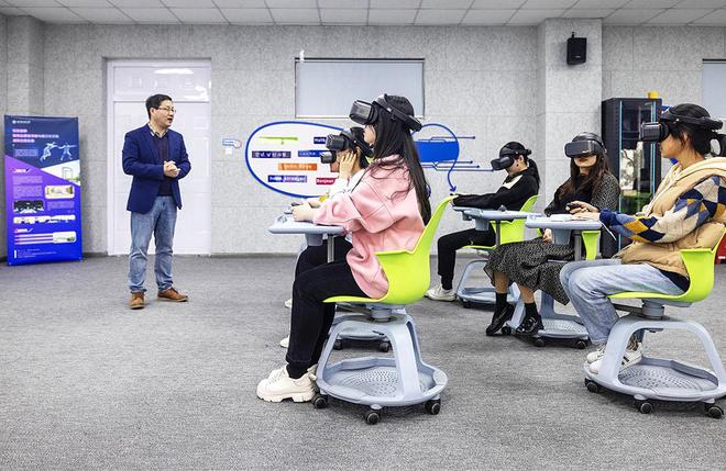 ChatGPT掀起教育风暴，学生、教师该如何应对？