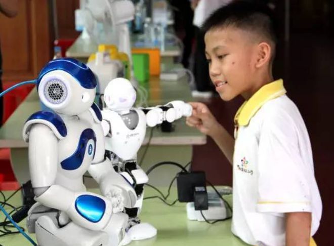 面对AI冲击,普通生该怎样选专业? 面对AI冲击,普通生该怎样选专业?