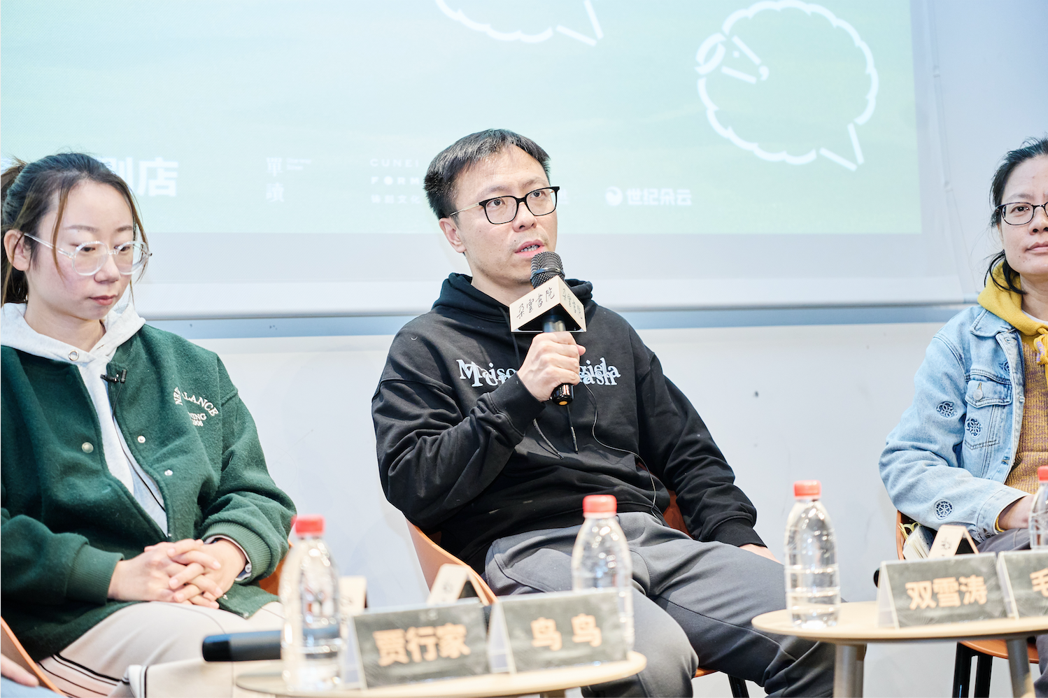 平原上的摩西:角色变色,故事如何依旧打动人心?ChatGPT时代,作家们如何坚守创作的灵魂? 平原上的摩西:角色变色,故事如何依旧打动人心?ChatGPT时代,作家们如何坚守创作的灵魂?