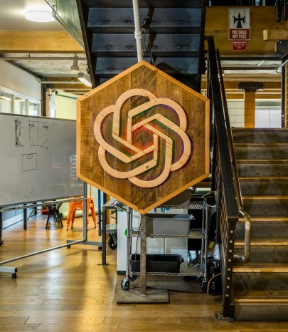 揭秘OpenAI:从理想主义到竞争压力的AI旅程 揭秘OpenAI:从理想主义到竞争压力的AI旅程