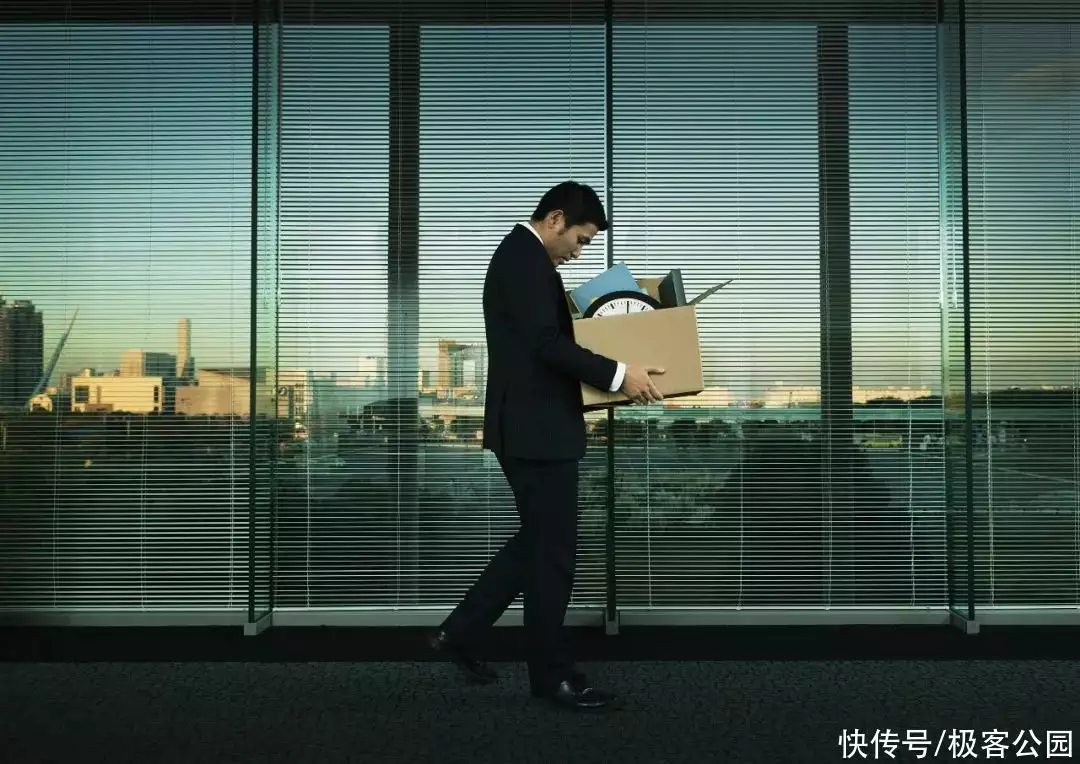 当创业者开始用 ChatGPT 裁员近日,成龙在宣传和郭麒麟,刘浩存主演的电影《龙马精神》时说:“很高兴和这么烂的演员合作。 当创业者开始用 ChatGPT 裁员近日,成龙在宣传和郭麒麟,刘浩存主演的电影《龙马精神》时说:“很高兴和这么烂的演员合作。