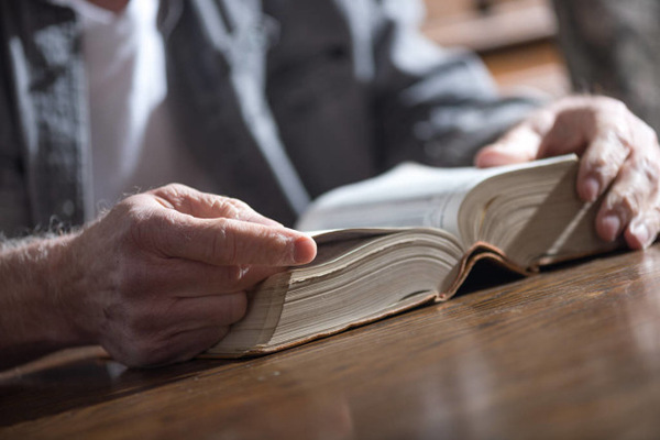 如何在失眠夜晚抚慰心灵?一本科幻小说能给你答案 如何在失眠夜晚抚慰心灵?一本科幻小说能给你答案