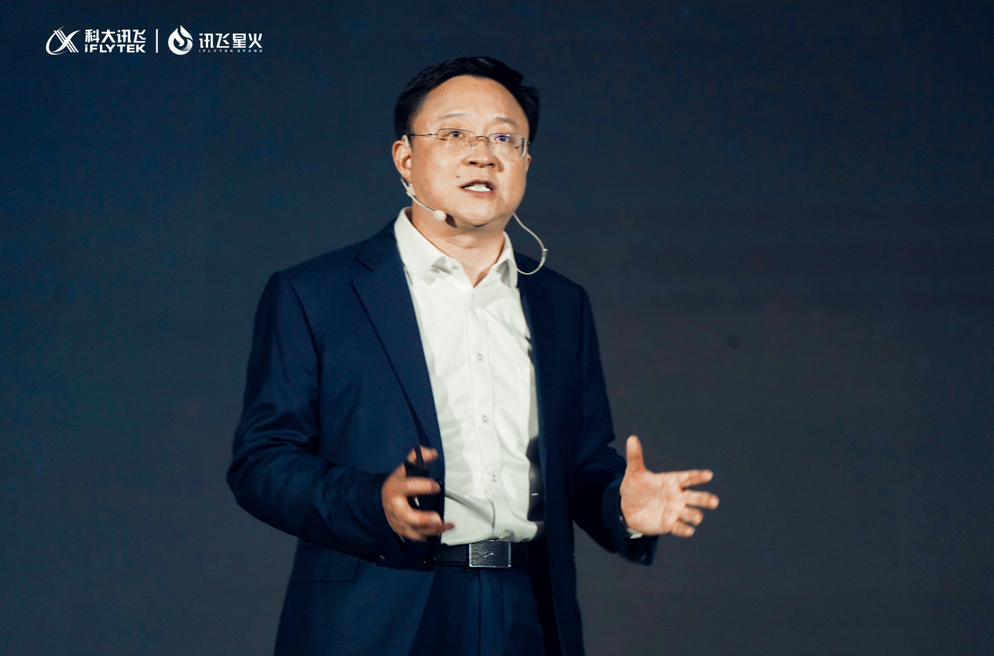 星火大模型来袭！它能超越ChatGPT吗？科技巨头争相布局，行业应用有哪些新动向？