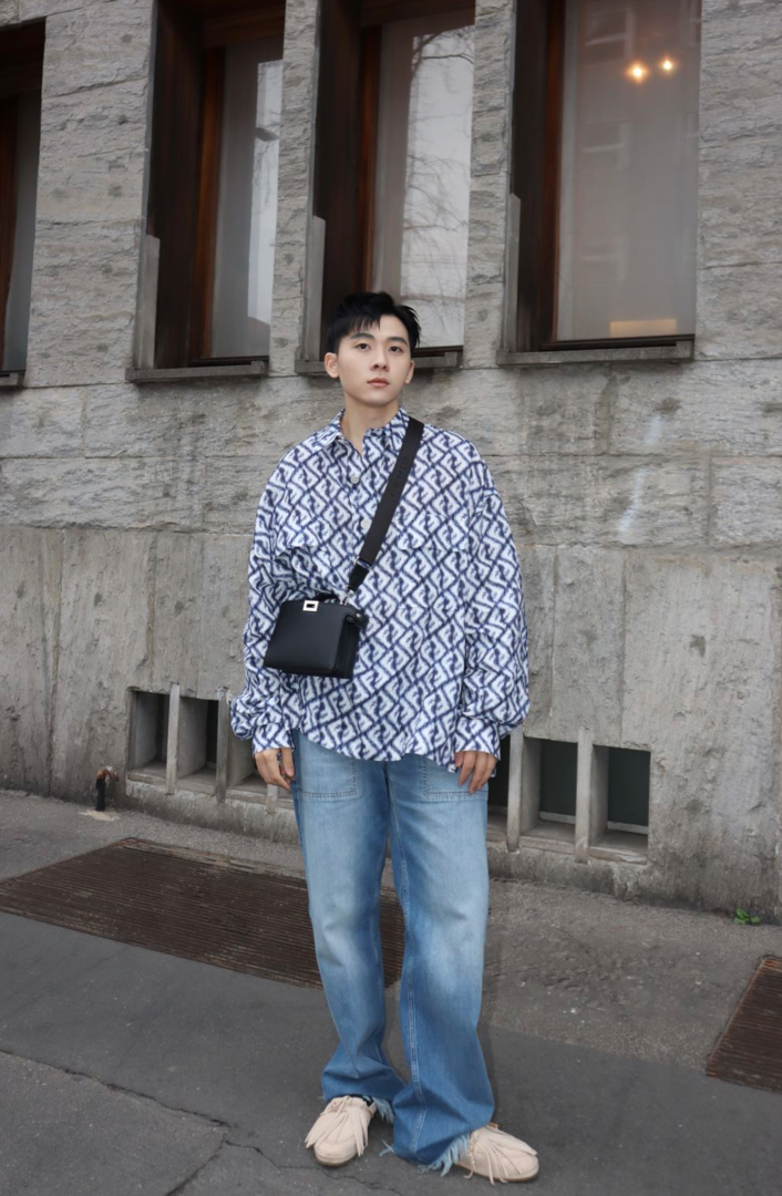 ✨FENDI米兰时装周:性别界限打破的时尚火花?🔥KimJones的古典朋克新尝试,柔中带刚的魅力 ✨FENDI米兰时装周:性别界限打破的时尚火花?🔥KimJones的古典朋克新尝试,柔中带刚的魅力