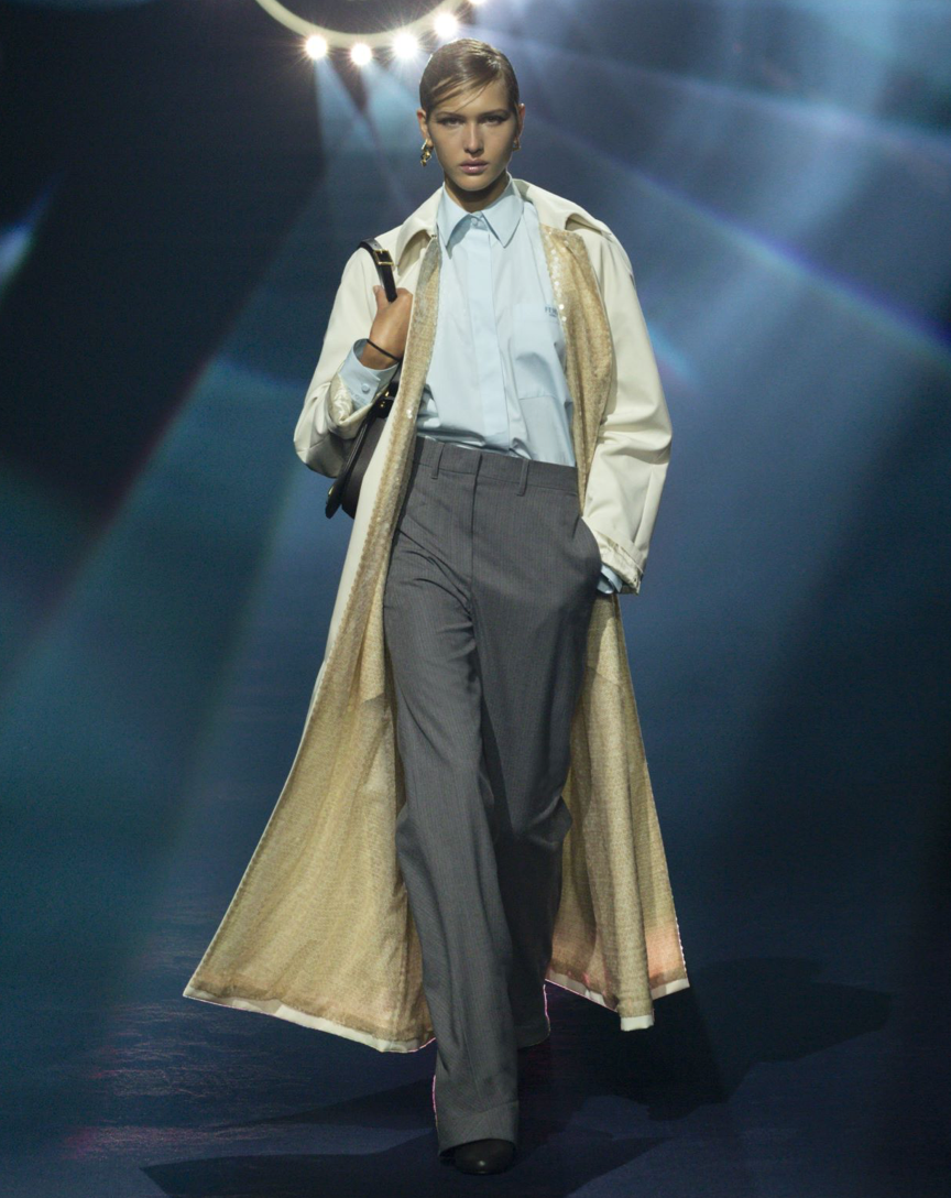 ✨FENDI米兰时装周:性别界限打破的时尚火花?🔥KimJones的古典朋克新尝试,柔中带刚的魅力 ✨FENDI米兰时装周:性别界限打破的时尚火花?🔥KimJones的古典朋克新尝试,柔中带刚的魅力