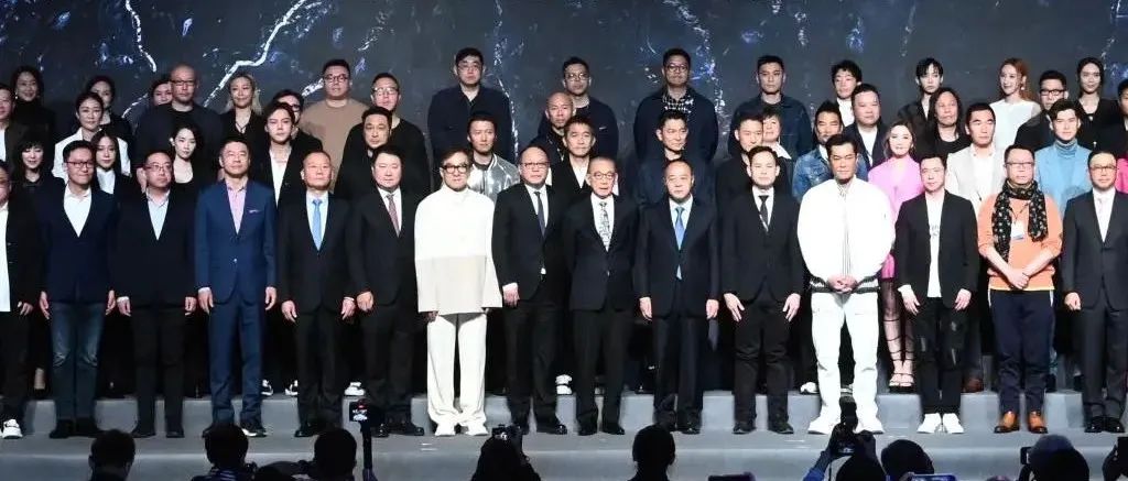 揭秘!香港影视圈盛况的背后?洪总统的惊人之举,你怎么看?快停手!知名品牌因何遭查封? 揭秘!香港影视圈盛况的背后?洪总统的惊人之举,你怎么看?快停手!知名品牌因何遭查封?