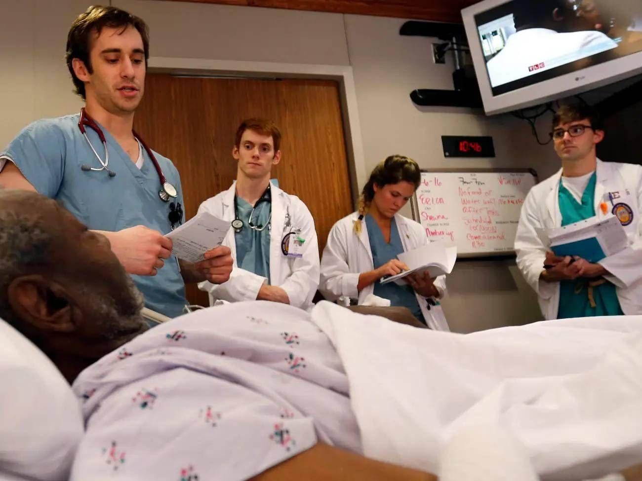 ChatGPT开启医疗新纪元?AI能否超越人类医生的同理心大挑战 ChatGPT开启医疗新纪元?AI能否超越人类医生的同理心大挑战