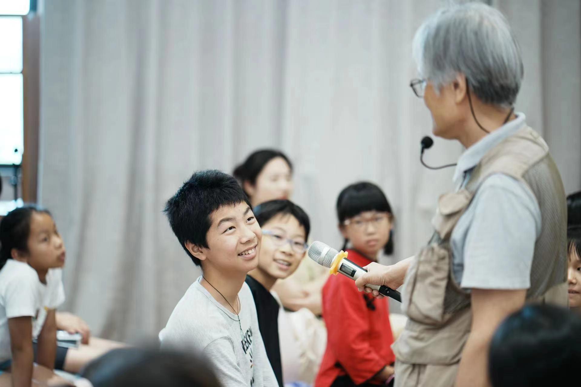 提问的力量:好问题引领科技探索未来?揭秘桃浦镇‘好奇心大讲堂’! 提问的力量:好问题引领科技探索未来?揭秘桃浦镇‘好奇心大讲堂’!