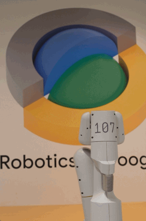 AI机器人迈向具身智能:从指令接收者到行动者 AI机器人迈向具身智能:从指令接收者到行动者