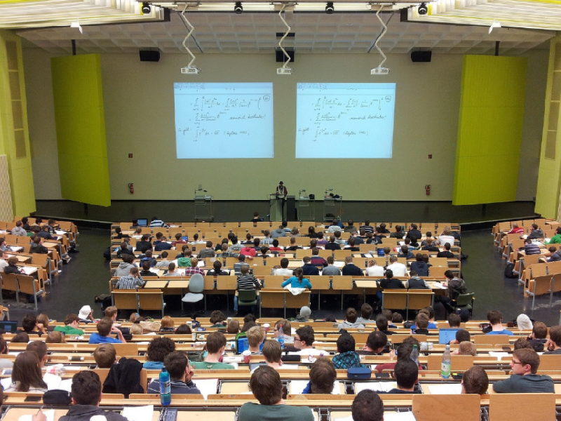 “AI教师”能否填补全球教师缺口？