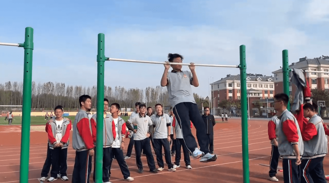 厉害了!莱西这个学校的体育课有了“AI”老师 厉害了!莱西这个学校的体育课有了“AI”老师