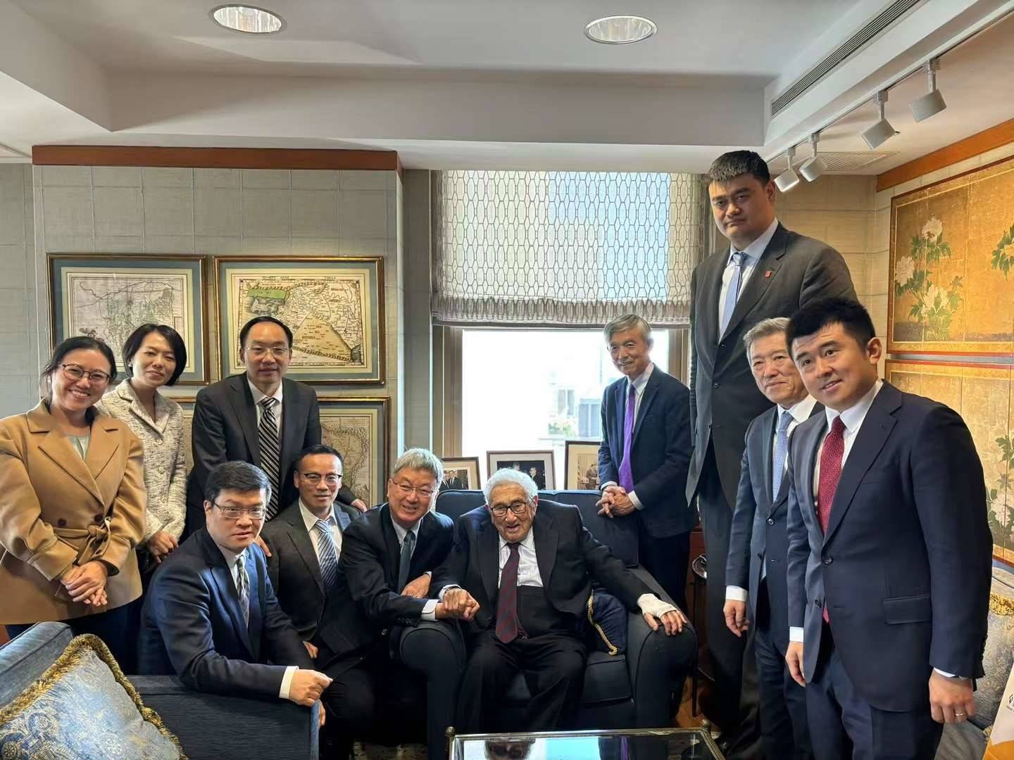 清华教授回忆十月底在美拜访基辛格情景:献策中美,忧心AI 清华教授回忆十月底在美拜访基辛格情景:献策中美,忧心AI