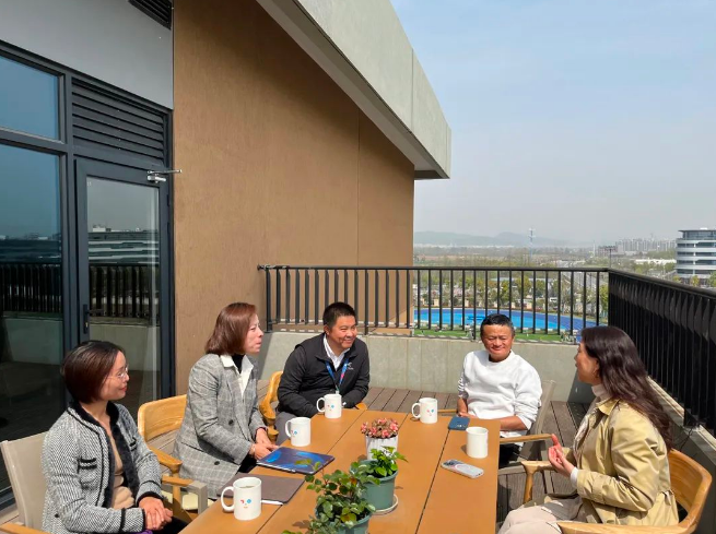 马云ReturnstoCloudValleySchool:AIandEducationChallengesAhead 马云ReturnstoCloudValleySchool:AIandEducationChallengesAhead