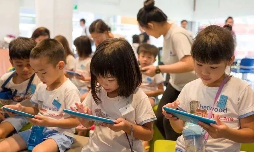 00后：我有一个好老师，它是AI机器人