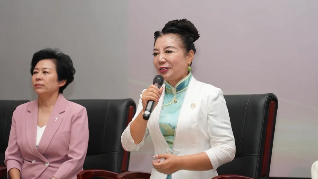 “AI薛老师”走进郑州航空工业管理学院分享创业故事