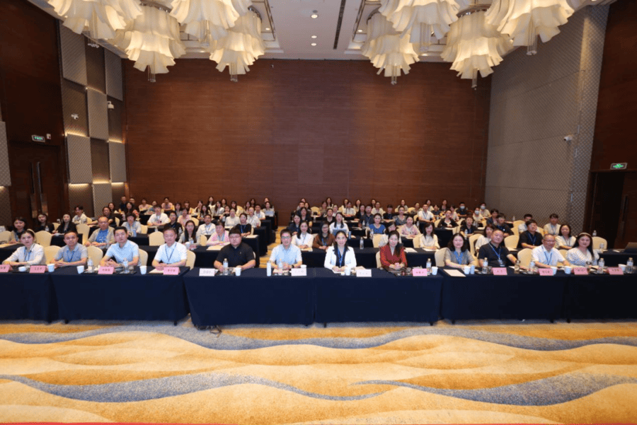 “智教前沿：AI大模型技术教师研修坊”在青岛举行