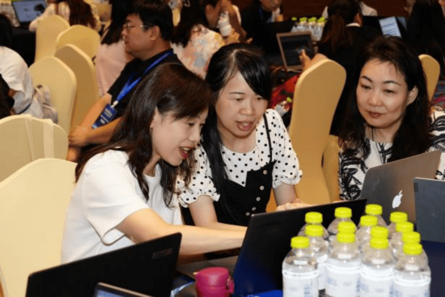 “智教前沿：AI大模型技术教师研修坊”在青岛举行