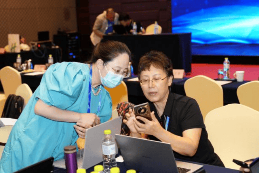 “智教前沿：AI大模型技术教师研修坊”在青岛举行