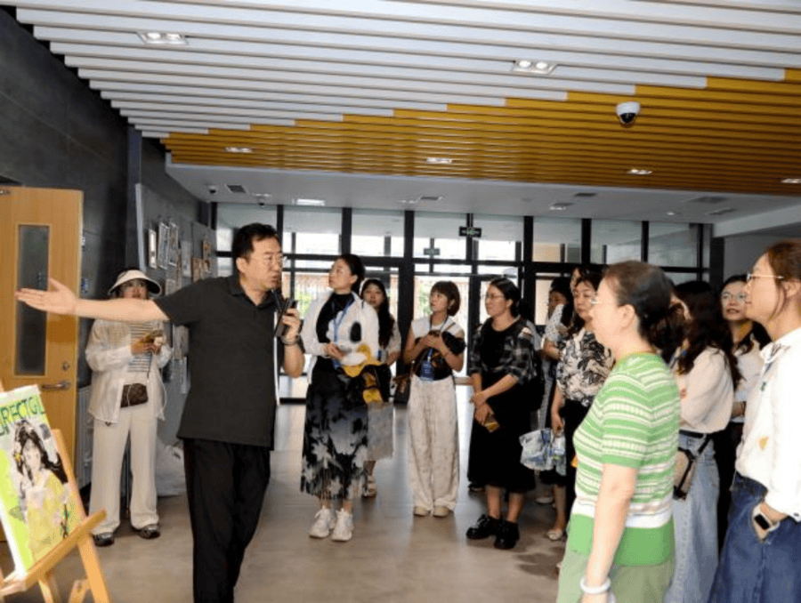 “智教前沿：AI大模型技术教师研修坊”在青岛举行