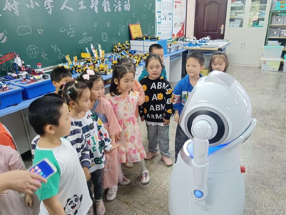 百姓故事 | 不一样的乡村“AI教师”