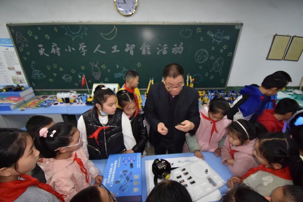 百姓故事 | 不一样的乡村“AI教师”