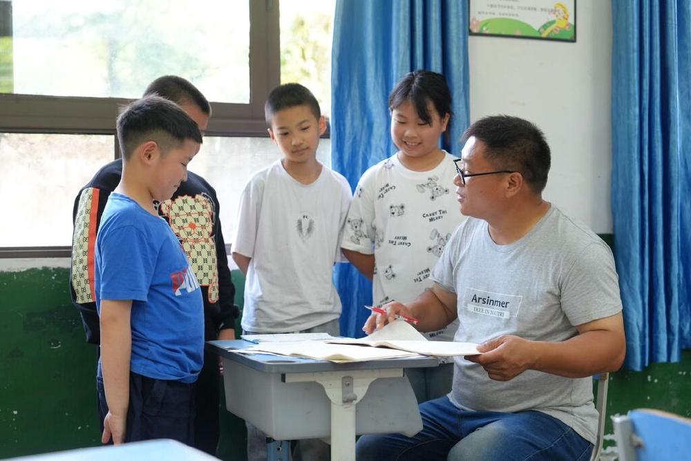 百姓故事 | 不一样的乡村“AI教师”