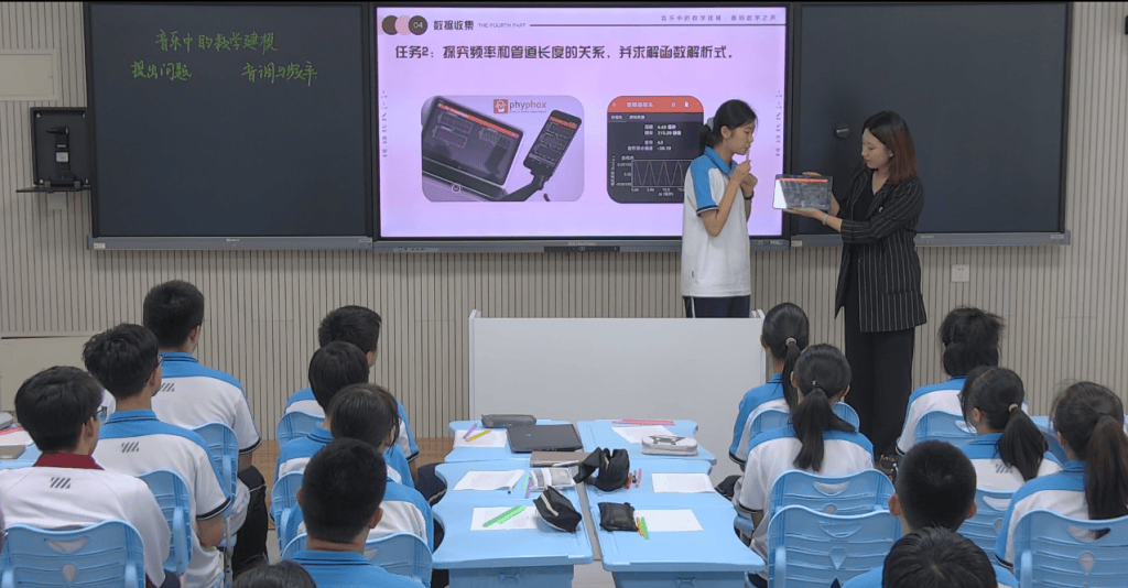 从教具变迁看教师教育发展的40年坚守与创新，从满脸油墨到AI教学，有老师坦言怕被淘汰